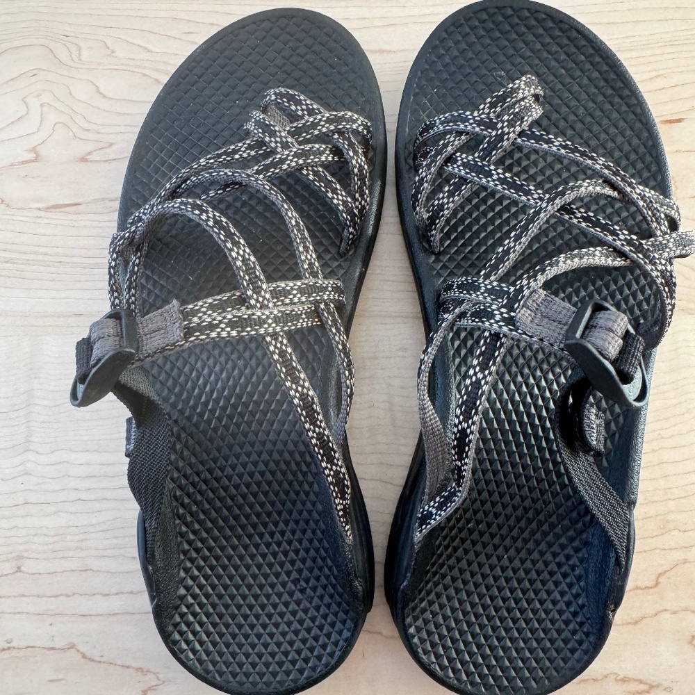 Chaco Z/2 classic black sandal-Like new size 6 - Picture 2 of 4